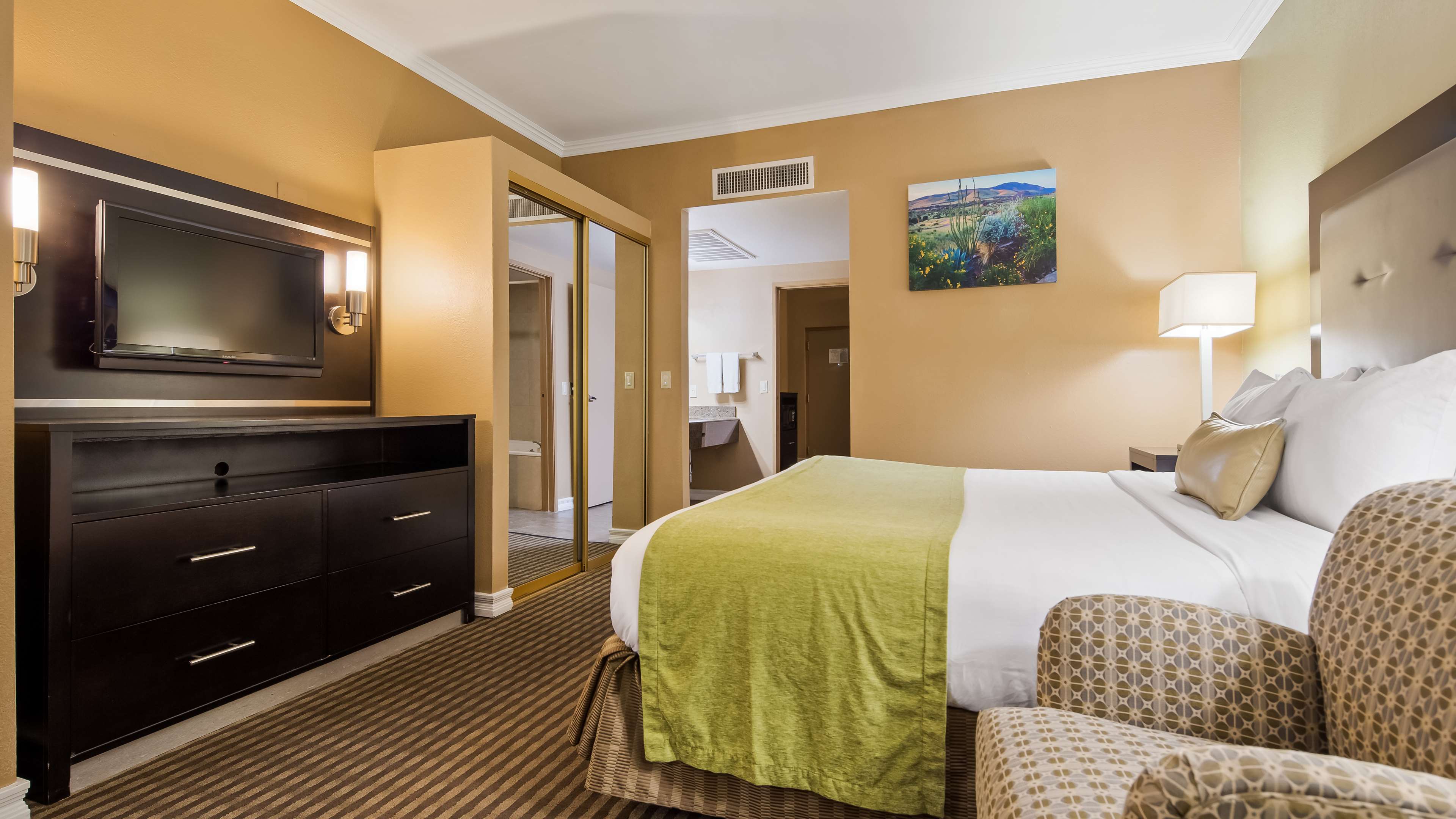 Фото Best Western Royal Sun Inn & Suites