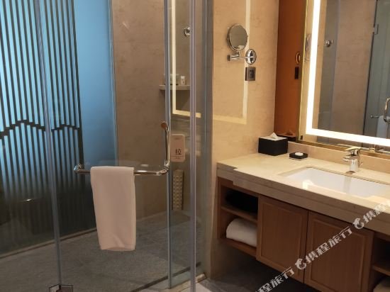 Фото Ramada Plaza Fuxian Lake