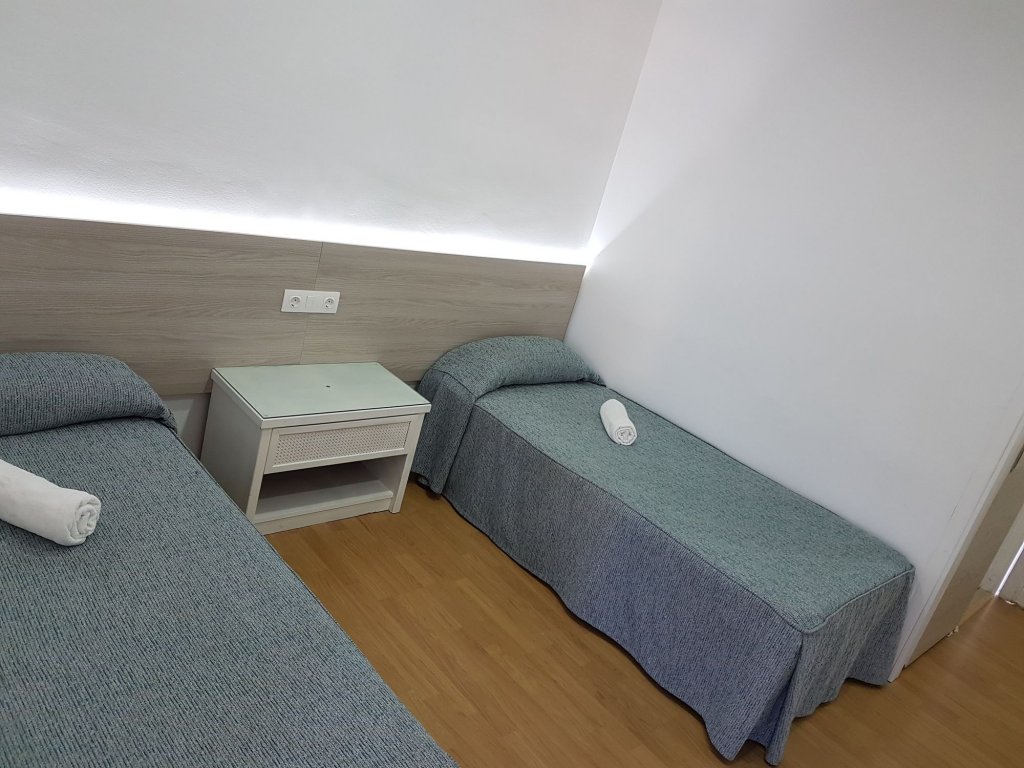 Фото Hostal Montsant