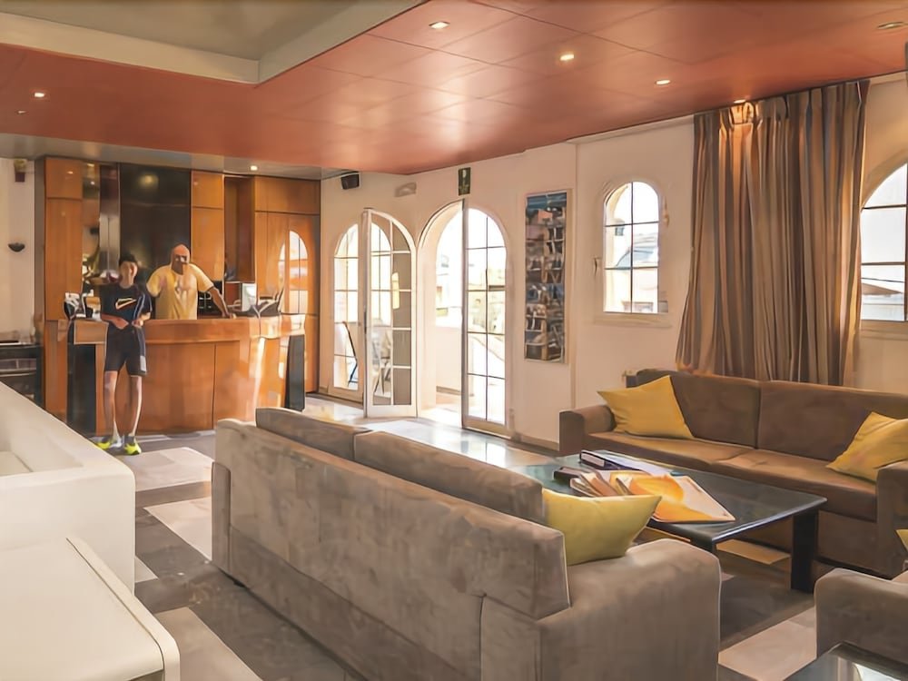 Фото отеля 2