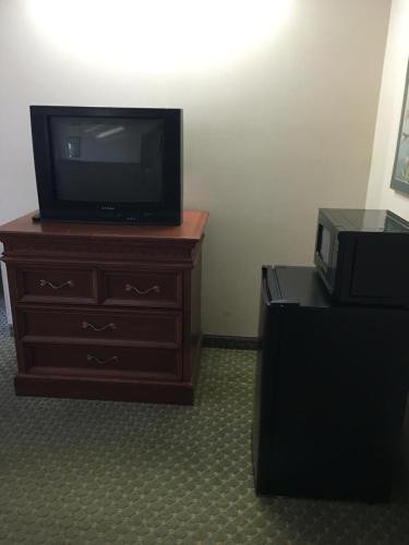 Фото SureStay Hotel by Best Western Castro Valley