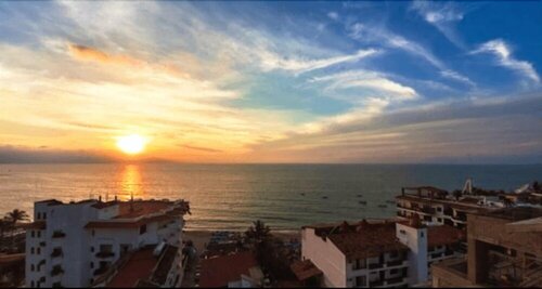 Гостиница Sailview 108 - Sailview Romantic Zone 1 Bed 1 Bath Rooftop Poo в Пуэрто-Вальярта