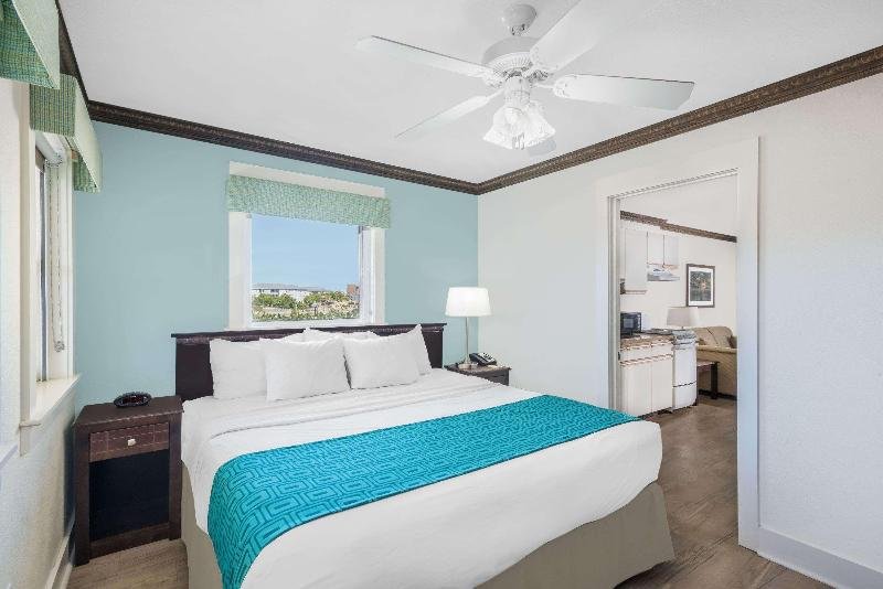 Фото Days Inn by Wyndham Ocean City Oceanfront