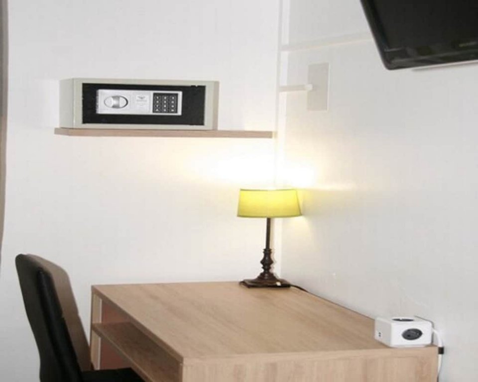 Фото The Originals City, Hotel Azur, Fos sur Mer