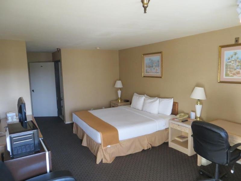 Фото Howard Johnson by Wyndham Torrance