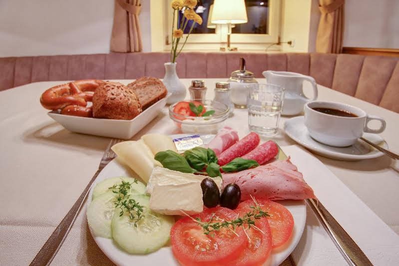 Фото Premier Inn Passau Weisser Hase