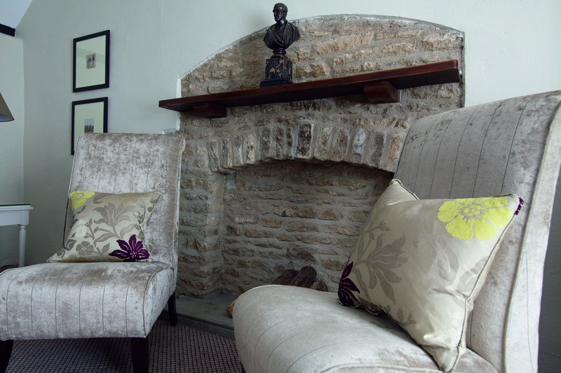 Фото Macdonald Bear Hotel