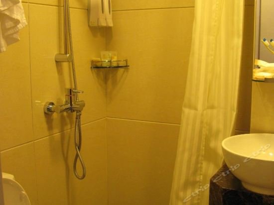 Фото Lander Hotel Prince Edward