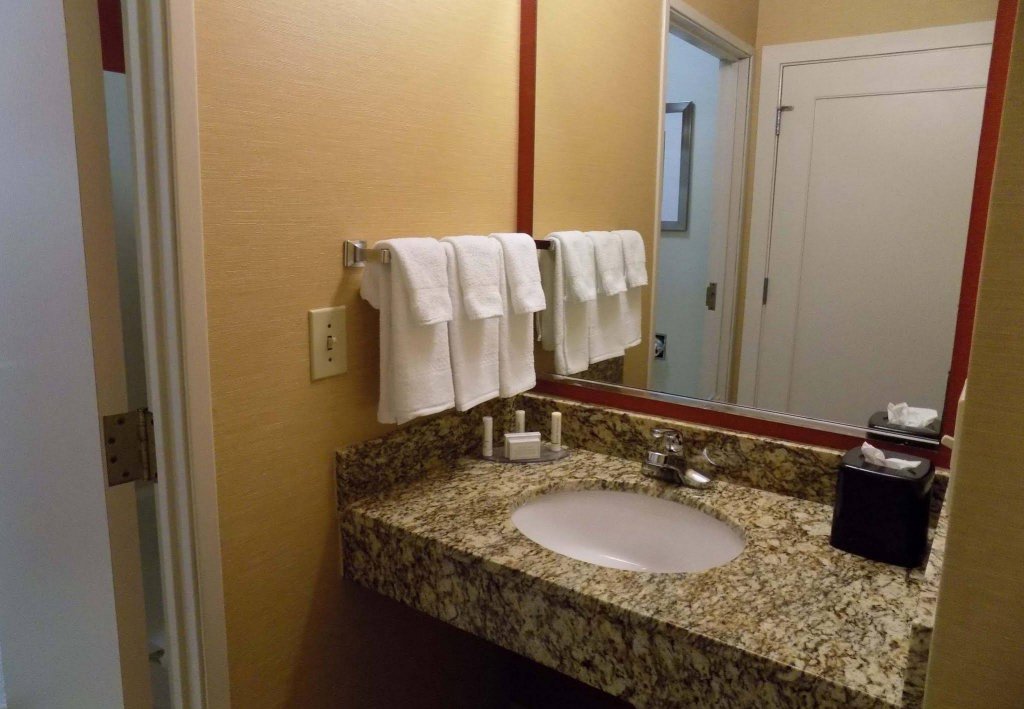 Фото Courtyard by Marriott Indianapolis South