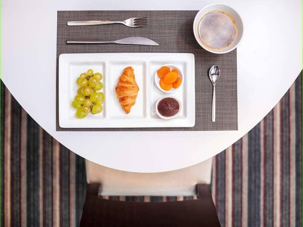 Фото Novotel Guwahati Gs Road Hotel