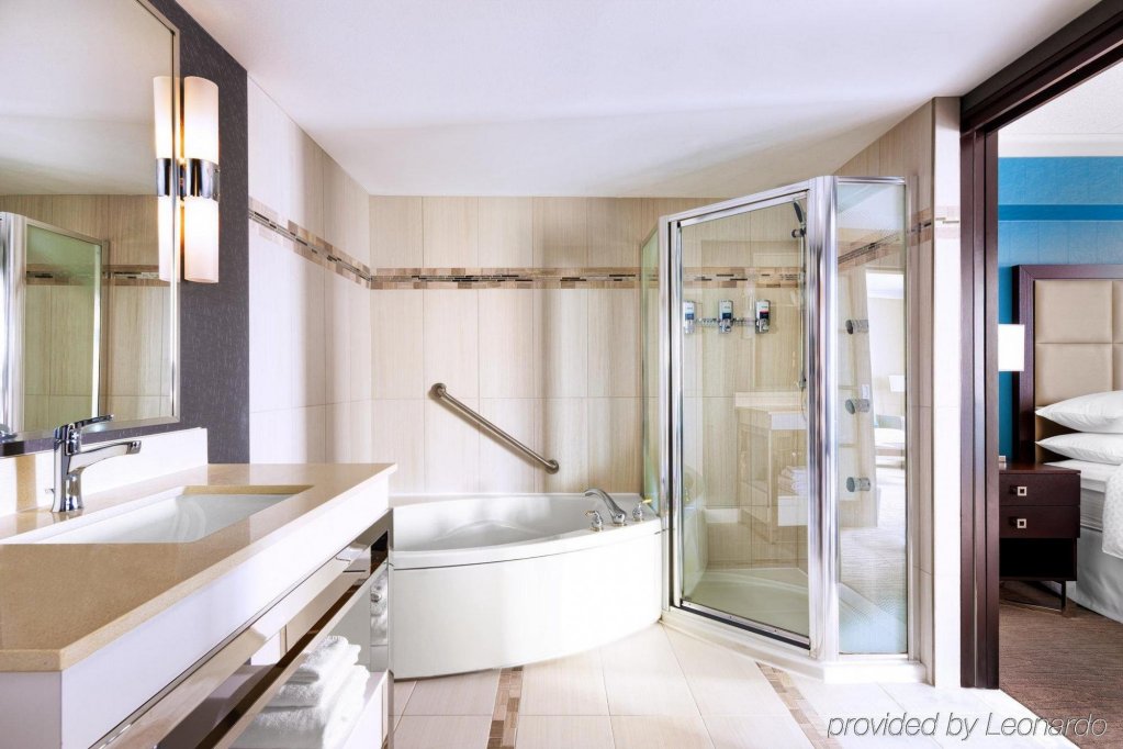 Фото Four Points by Sheraton London