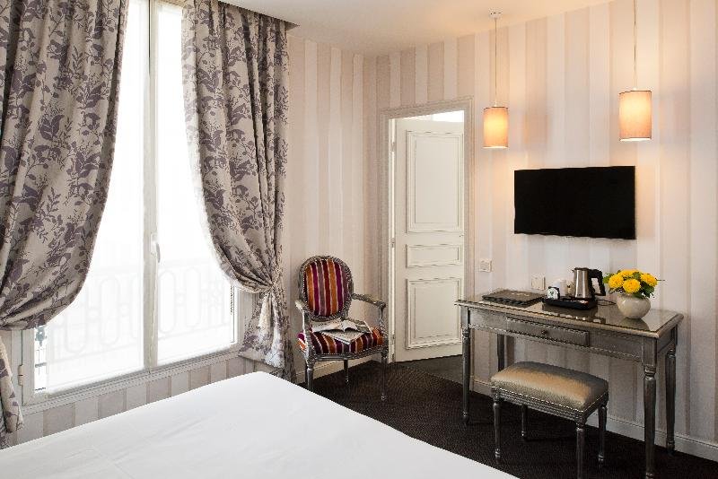 Фото Hotel St Pétersbourg Opéra & SPA