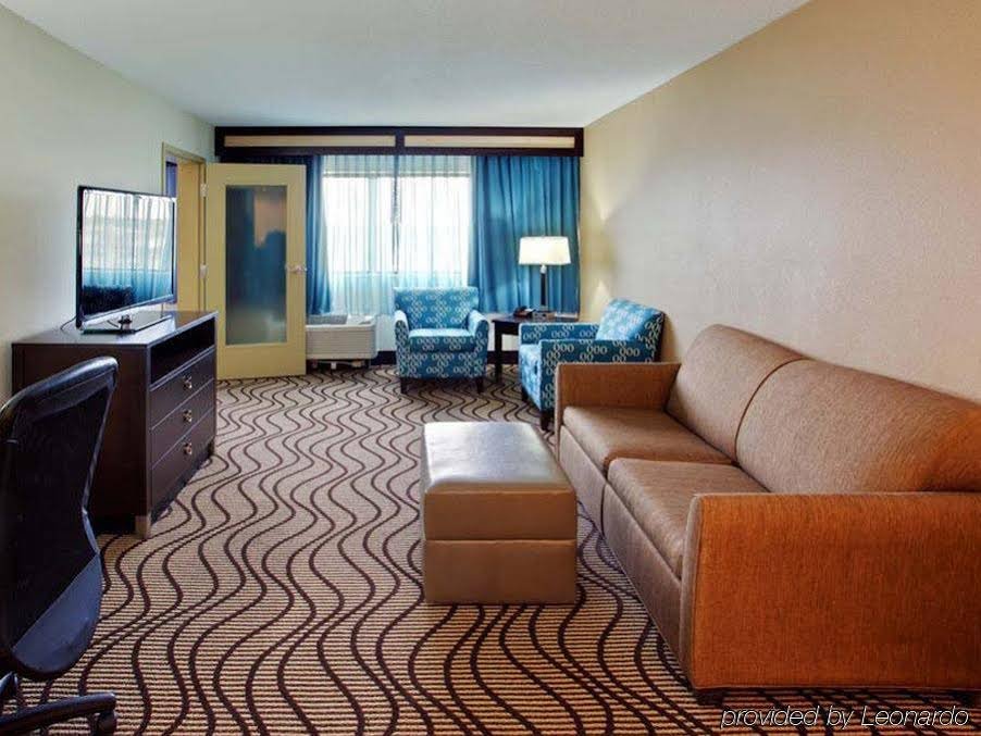 Фото La Quinta Inn & Suites by Wyndham Richmond-Midlothian