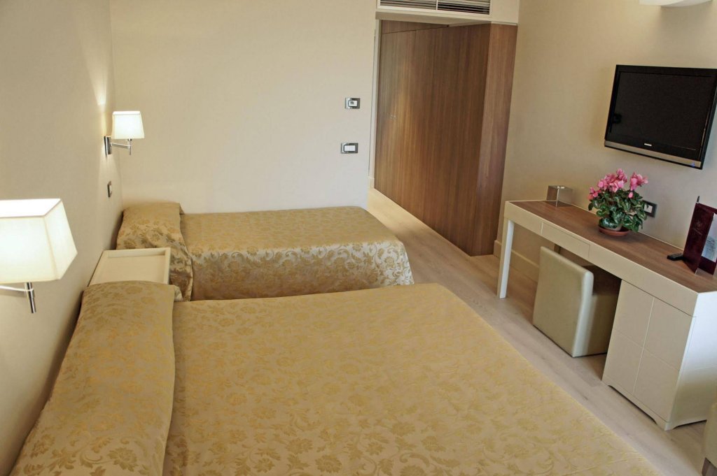 Фото Hotel Mirasole International