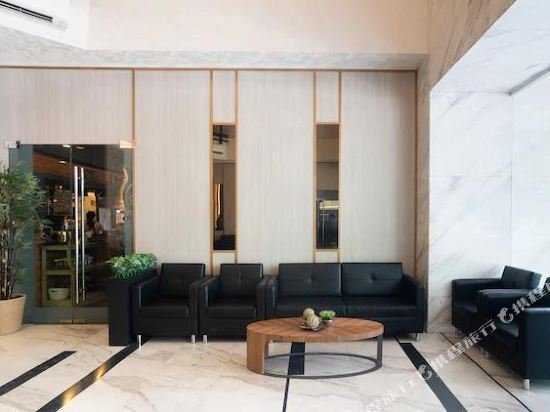 Фото Oyo 208 Anika Suites