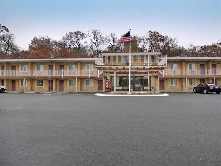 Фото Americas Best Value Inn Wethersfield Hartford
