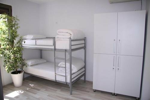 Хостел Art Hostel & Apartments в Тиране