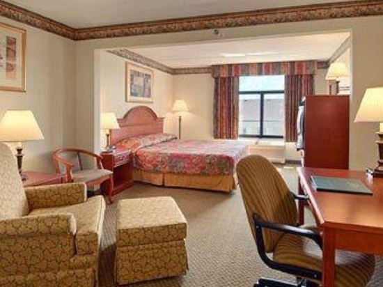 Фото Comfort Inn & Suites Arlington Heights - Schaumburg