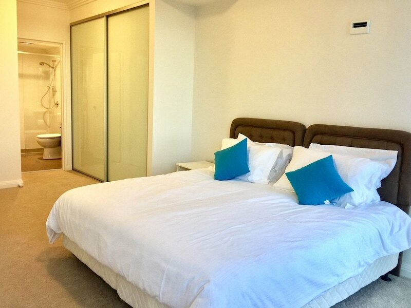 Гостиница New Apartment with city view в Сиднее
