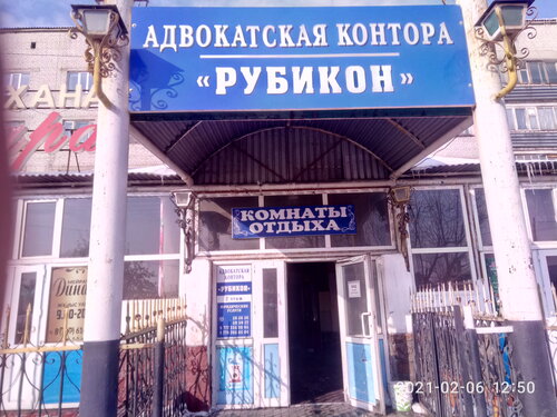 Желіде қалпақ киген әйелді трафиктенді.