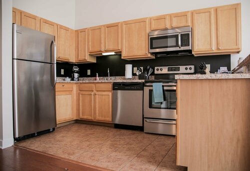 Гостиница Frontdesk - Wholesale District Downtown Indy Apts в Индианаполисе