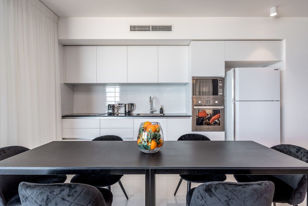 Фото Front of Beach next to RoyalBeach Hotel