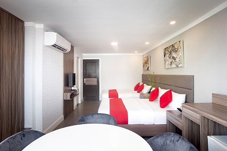 Фото Oyo 208 Anika Suites