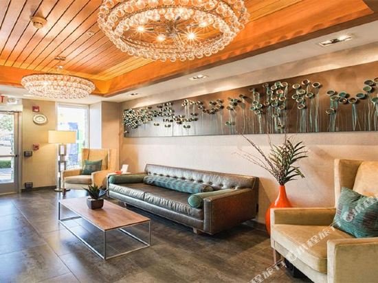 Фото Holiday Inn Express Kansas City Downtown, an Ihg Hotel