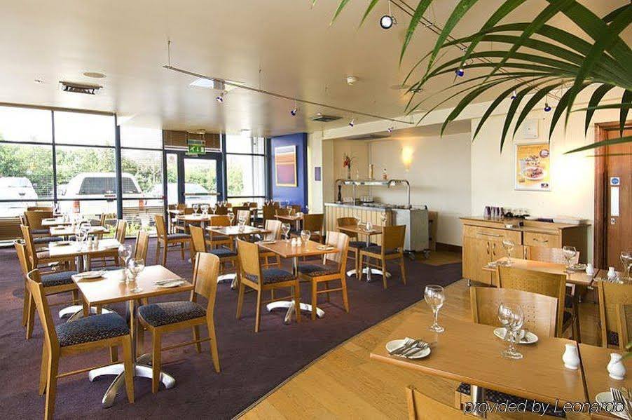 Фото Premier Inn Southampton Airport Hotel