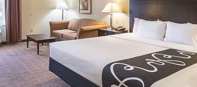 Фото La Quinta Inn & Suites by Wyndham Waxahachie