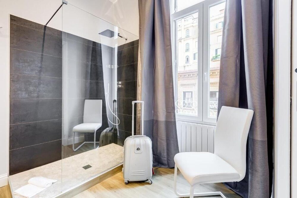 Фото Opera Private Suites