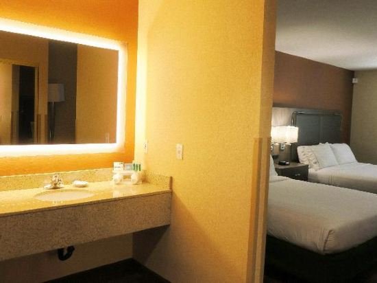 Фото Holiday Inn Express Hotel & Suites Elk Grove Ctrl Sacramento, an Ihg Hotel