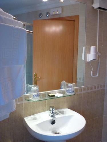 Фото Hostal Rural El Caño by Viverestays