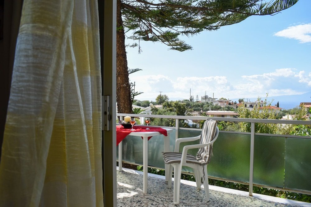 Фото Seaside Family Haven - Avia's Spacious Getaway