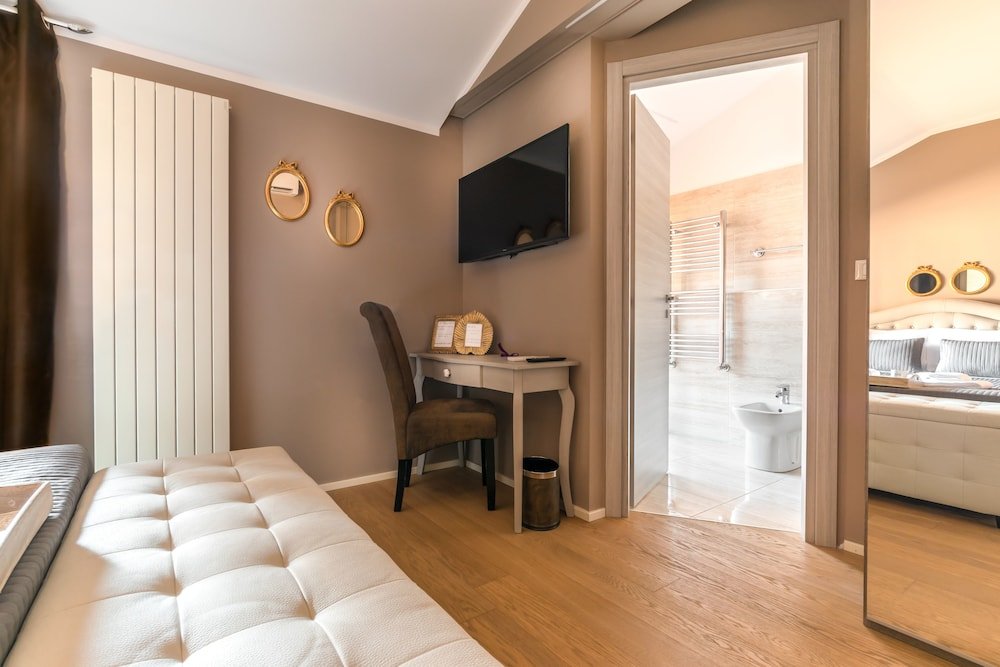 Фото 051b Room Breakfast