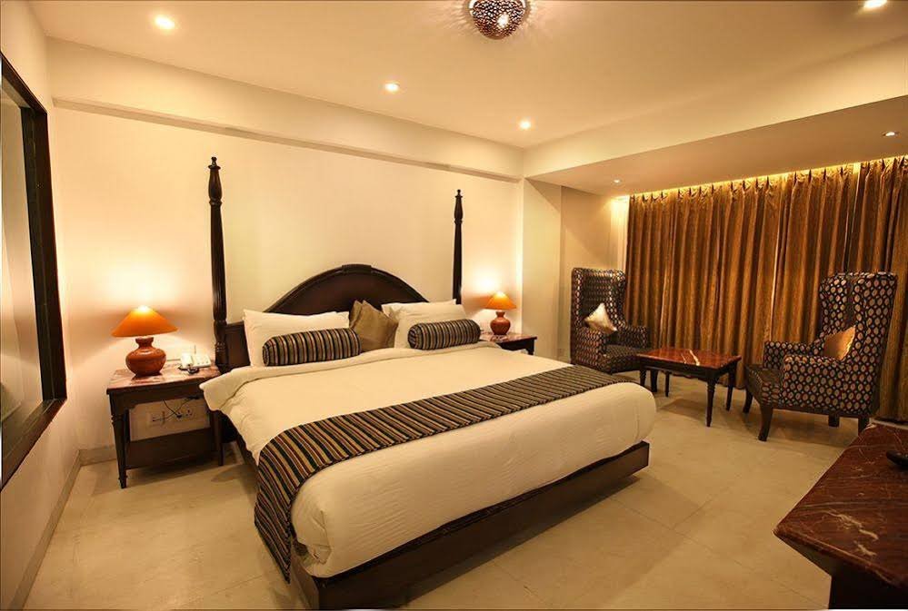 Фото Отель EllBee Ganga View