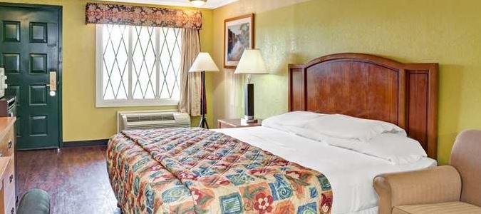 Фото Knights Inn Madison Heights