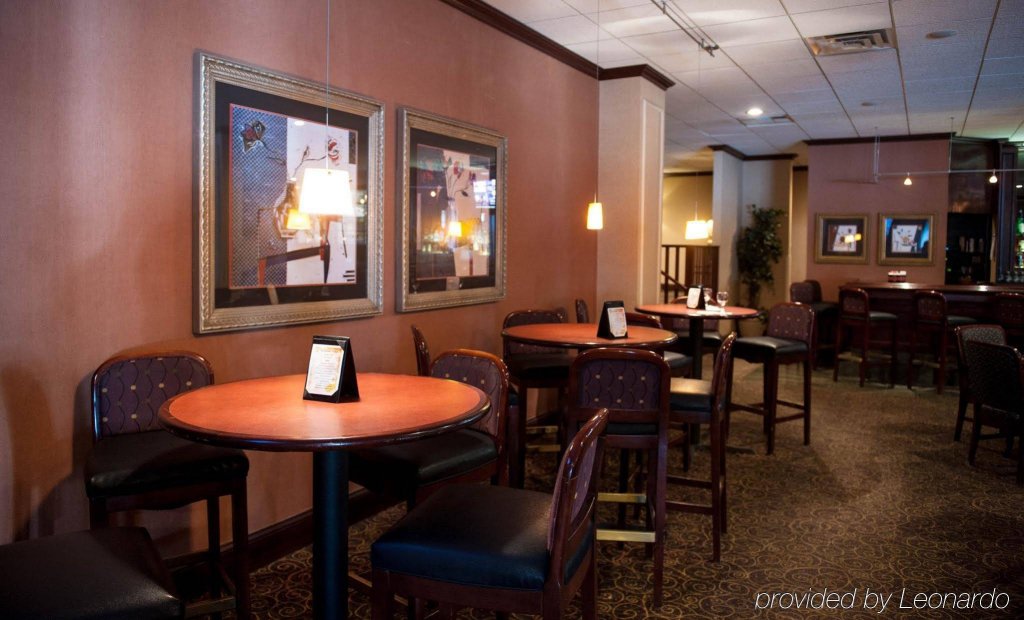 Фото Delta Hotels by Marriott Utica