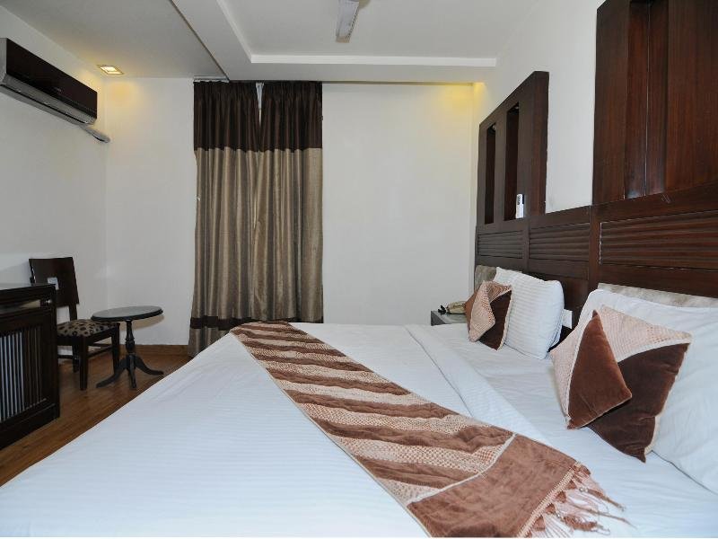 Фото Oyo 6845 The Grand Hotel