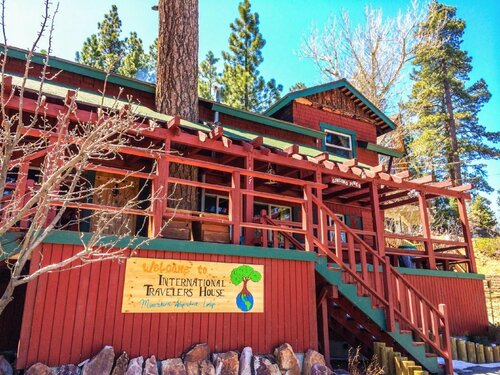 Гостиница Ith Big Bear Retreat Center and Hostel в Биг Бэар Лейк