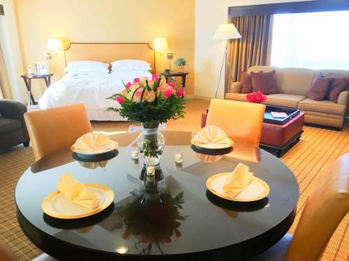 Фото Sheraton Eatontown Hotel