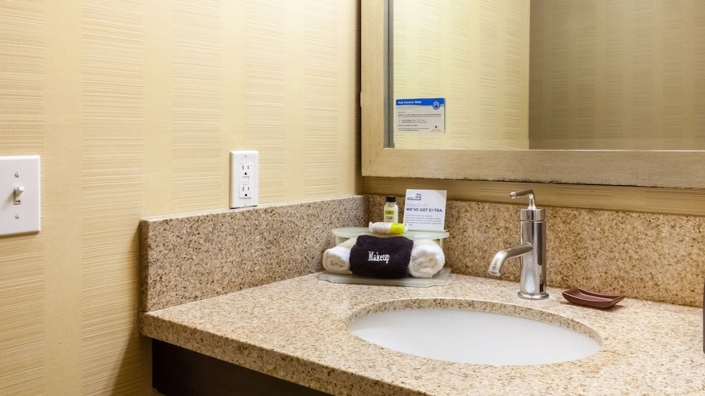 Фото Holiday Inn Express & Suites Salinas, an Ihg Hotel