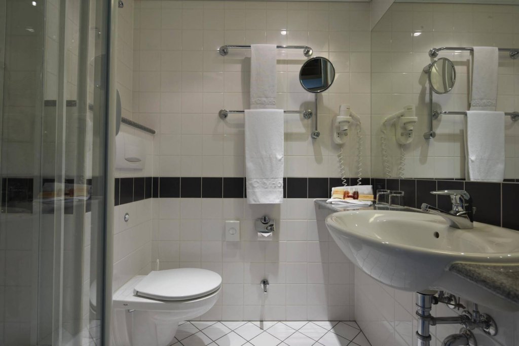 Фото IntercityHotel Hamburg Hauptbahnhof