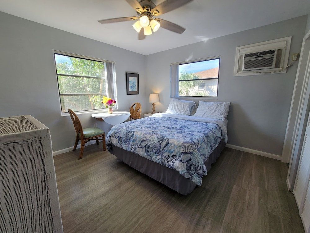 Фото Hideaway Waterfront Resort & Hotel