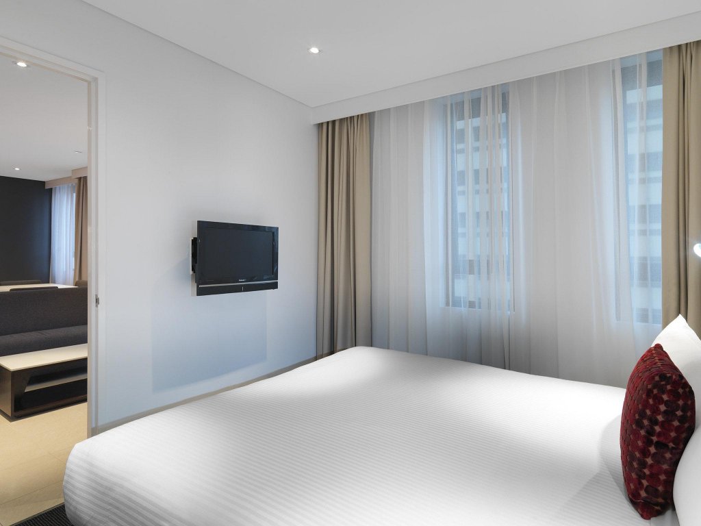 Фото Meriton Suites Pitt Street