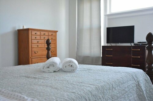 Гостиница The 1023 With Private Yard & Parking, Near Falls & Casino by Niagara Hospitality