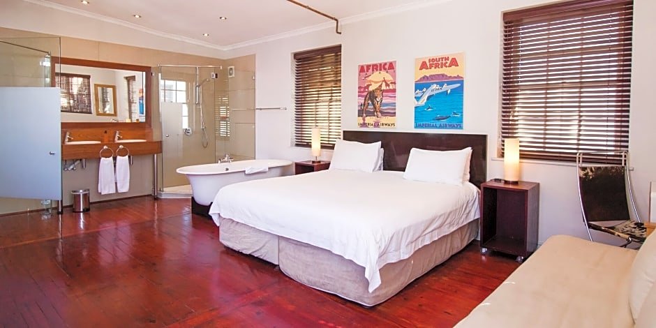 Фото The Charles Cafe & Rooms