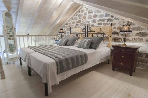 Гостиница PortaDelMare Deluxe Suites в Идре