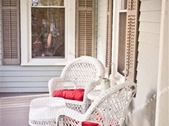 Фото Blessings on State Bed & Breakfast