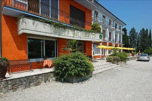 Внешний вид отеля Mirabello в Сирмионе, фото 3